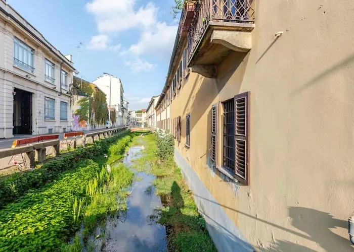 Tiny House On Water Surrounded By Greenery * Milan